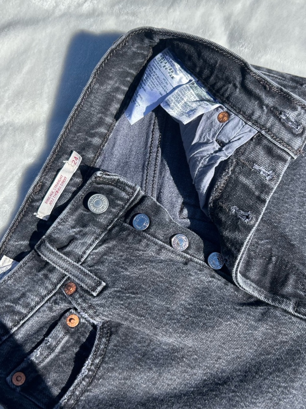 Levi’s Ribcage Straight Jeans - Picture 3 of 5